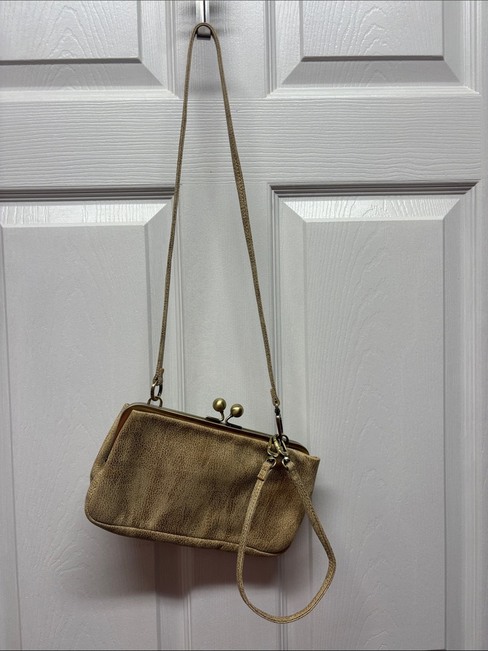 Hobo Leather Classic Small Women's Tan Crossbody Clutch/Wristlet Gold Crackle